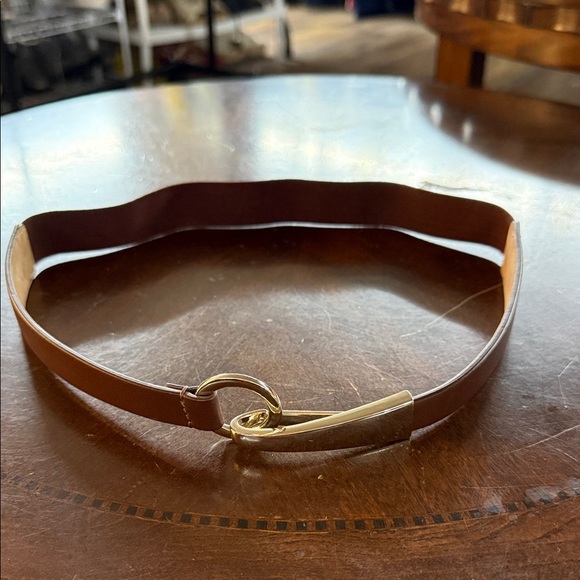 Accessories - Elegant Brown Leather Belt with Gold Accent